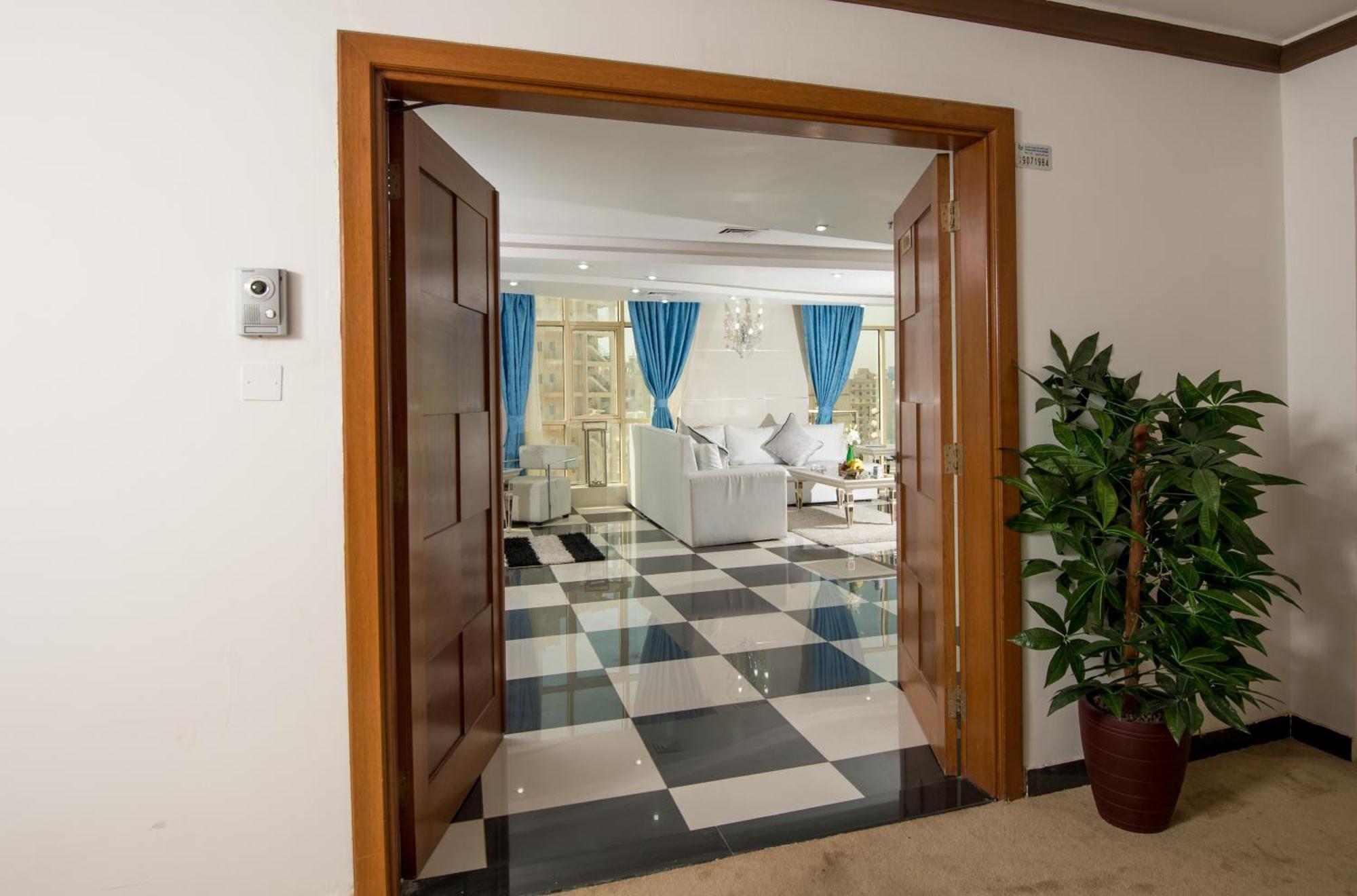 Bravo Royal Hotel Suites Kuwait City Esterno foto
