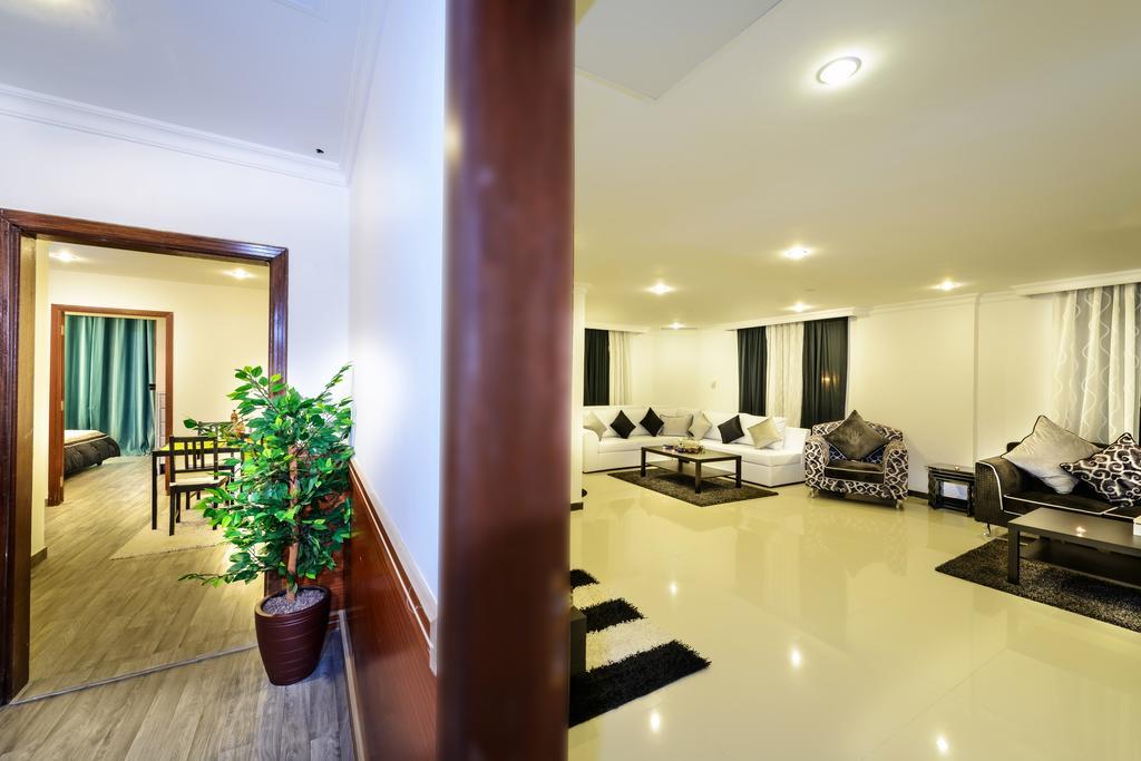 Bravo Royal Hotel Suites Kuwait City Esterno foto