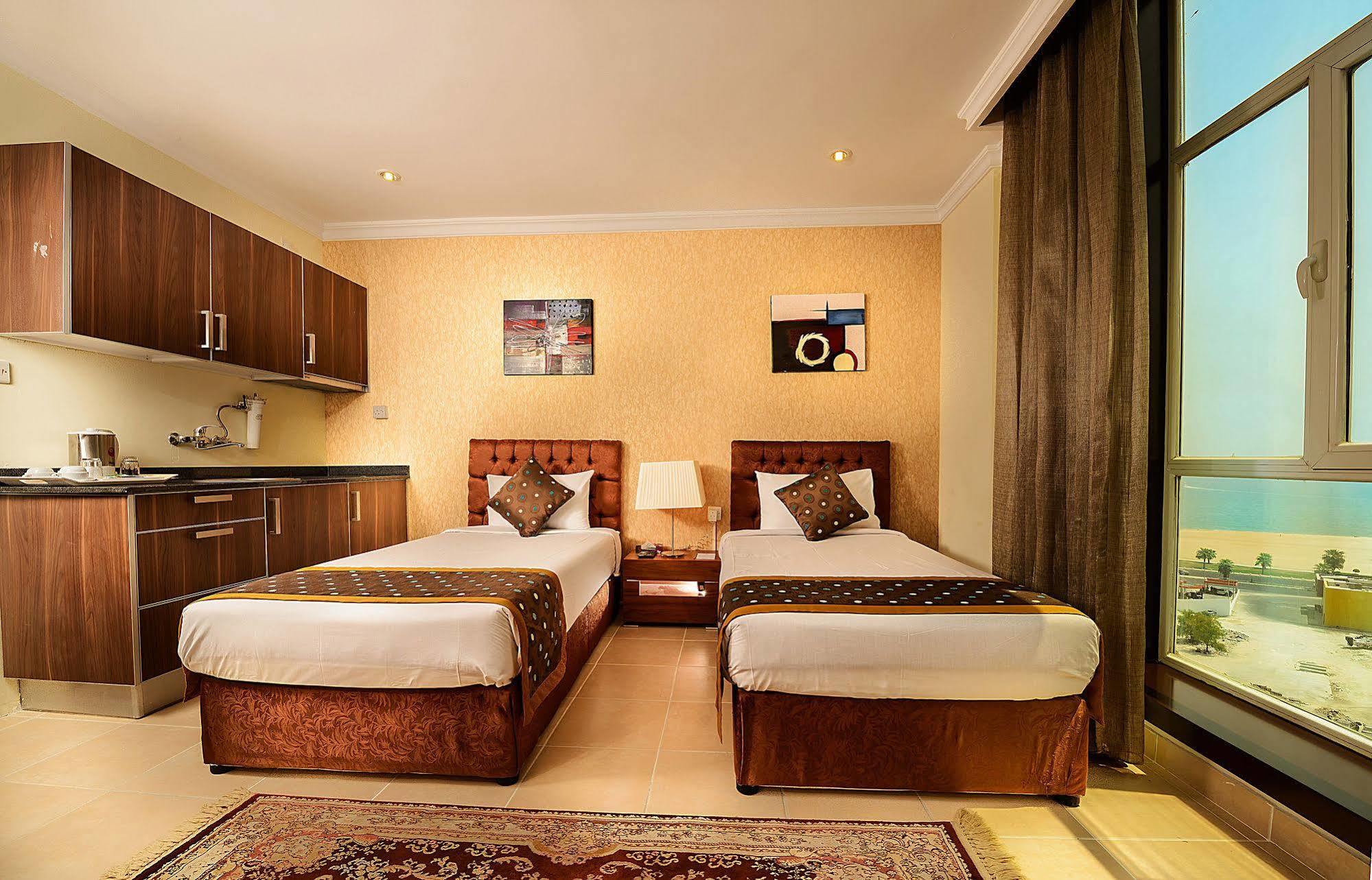 Bravo Royal Hotel Suites Kuwait City Esterno foto