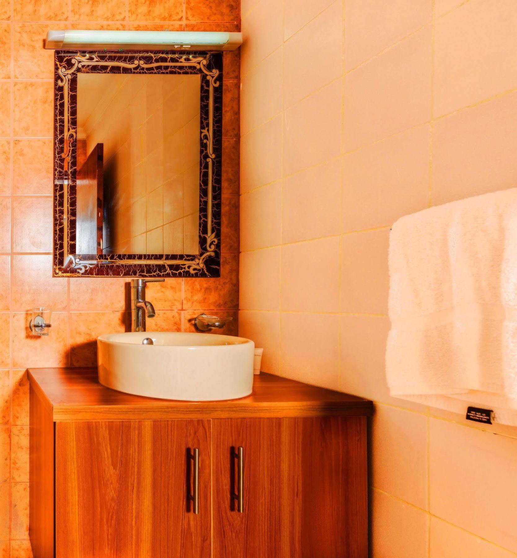 Bravo Royal Hotel Suites Kuwait City Esterno foto