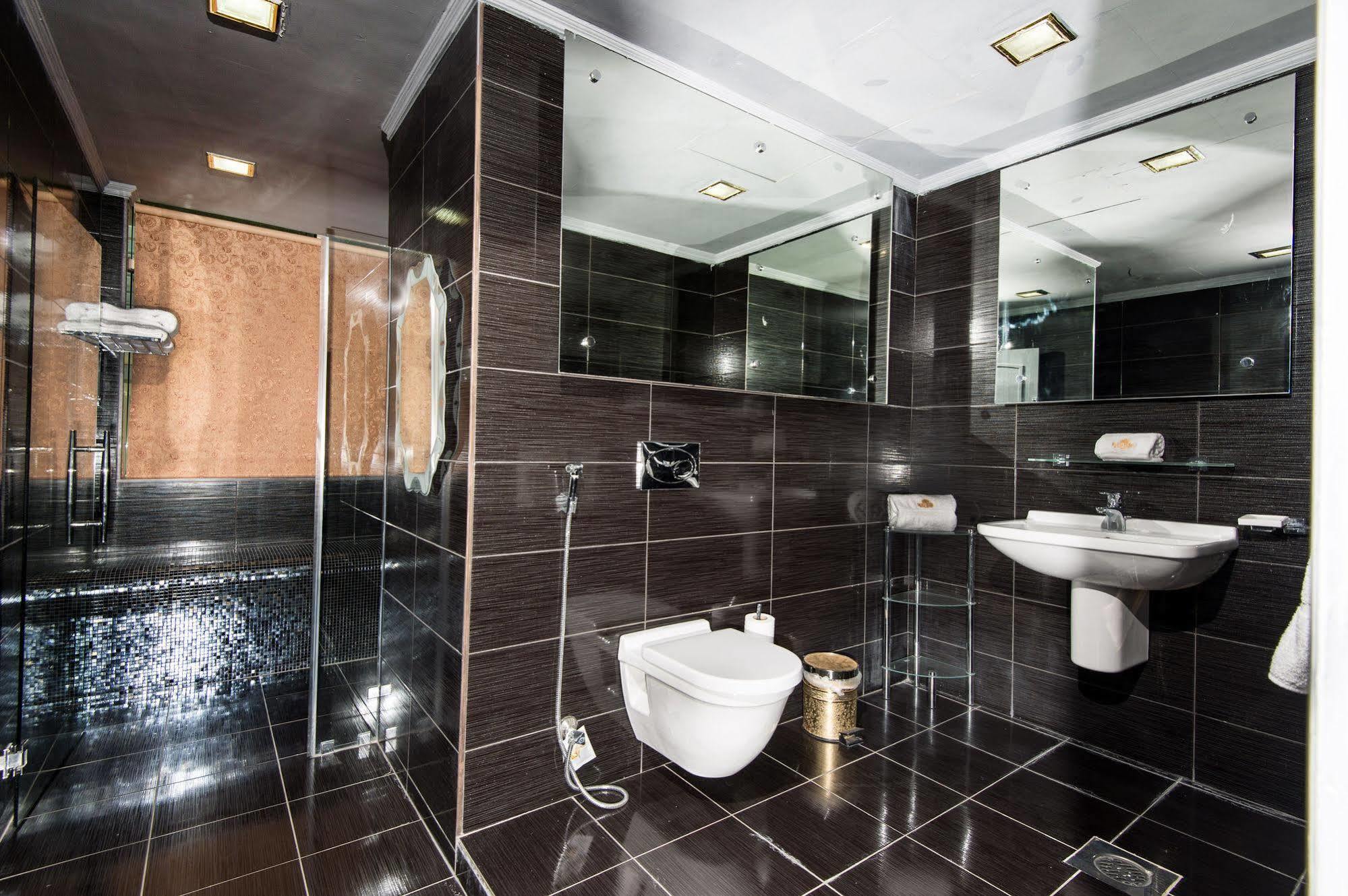Bravo Royal Hotel Suites Kuwait City Esterno foto