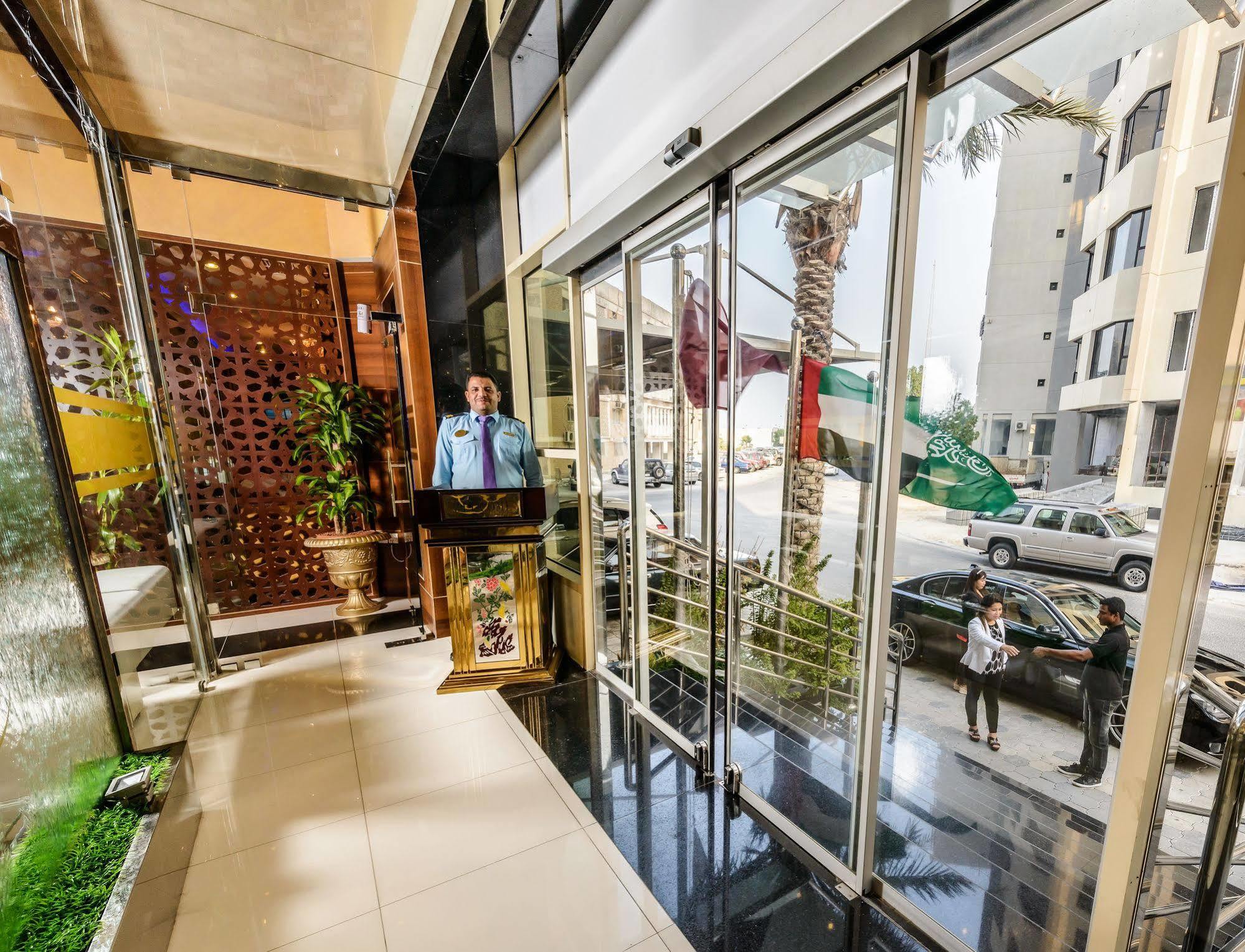 Bravo Royal Hotel Suites Kuwait City Esterno foto