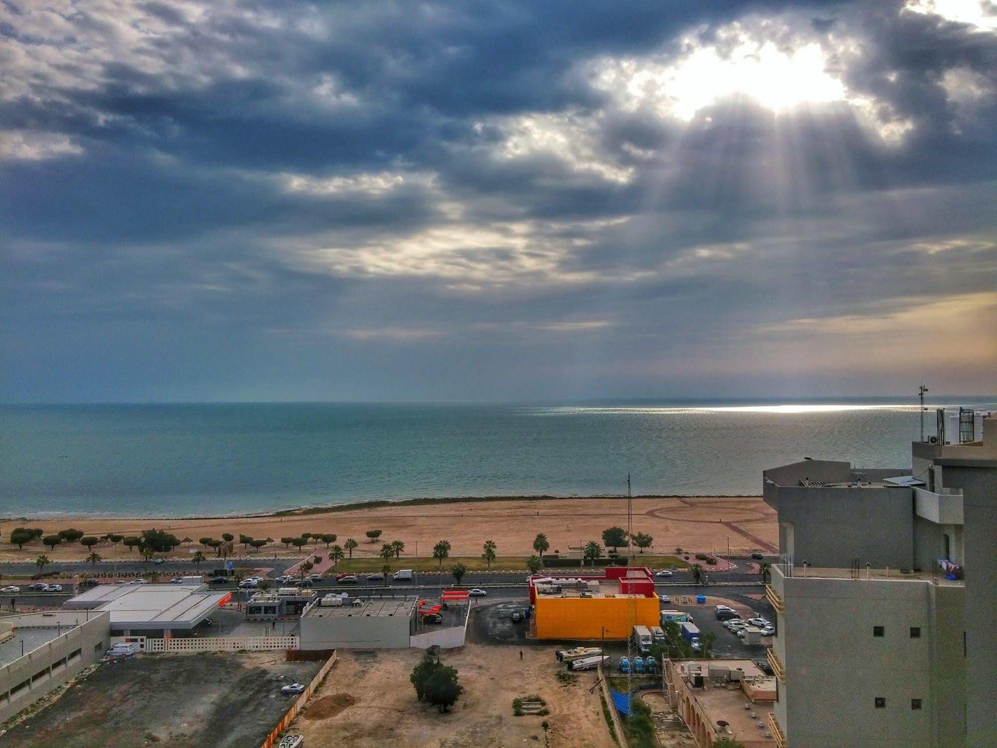 Bravo Royal Hotel Suites Kuwait City Esterno foto