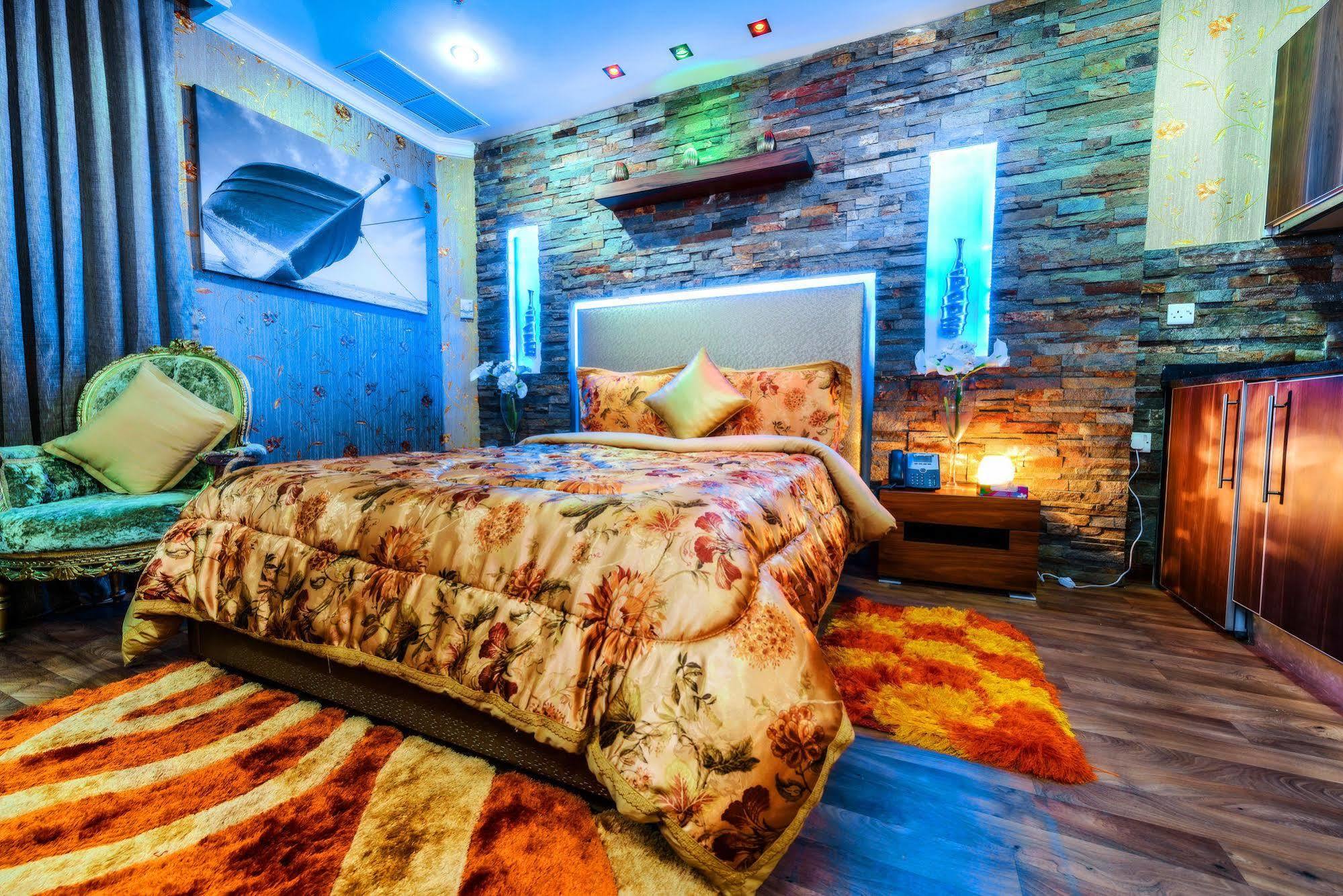 Bravo Royal Hotel Suites Kuwait City Esterno foto
