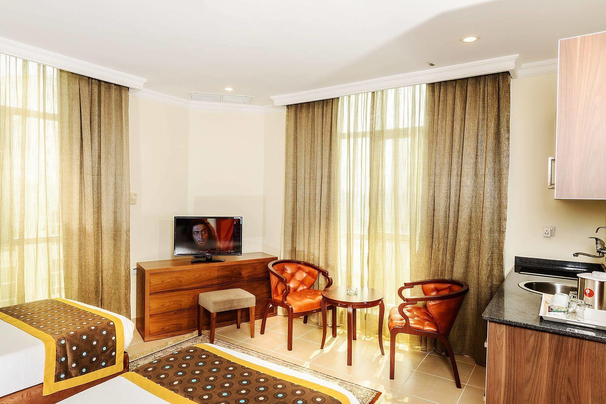 Bravo Royal Hotel Suites Kuwait City Esterno foto