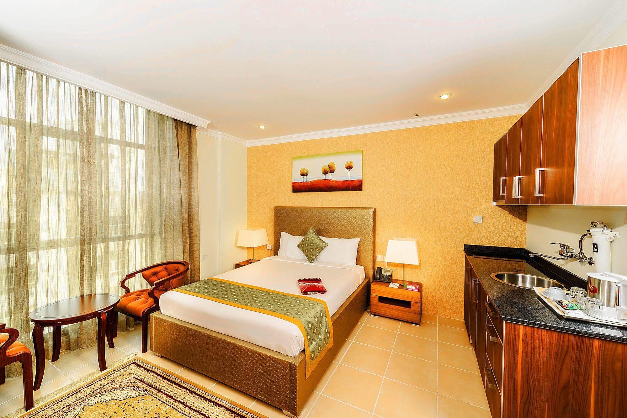 Bravo Royal Hotel Suites Kuwait City Esterno foto