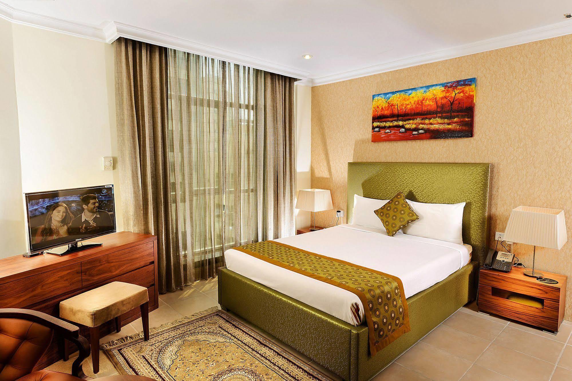Bravo Royal Hotel Suites Kuwait City Esterno foto
