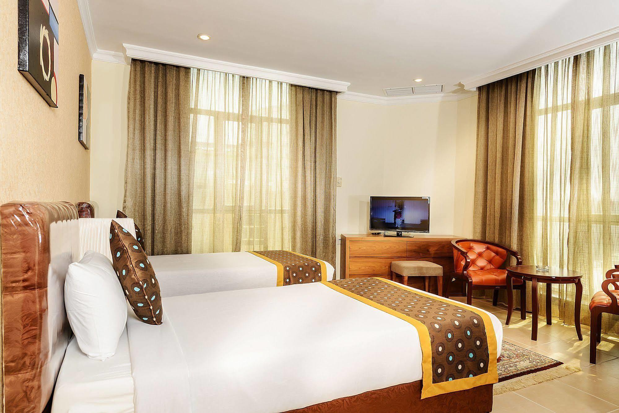 Bravo Royal Hotel Suites Kuwait City Esterno foto