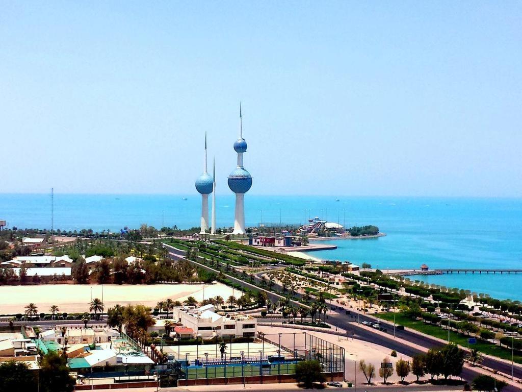 Bravo Royal Hotel Suites Kuwait City Esterno foto